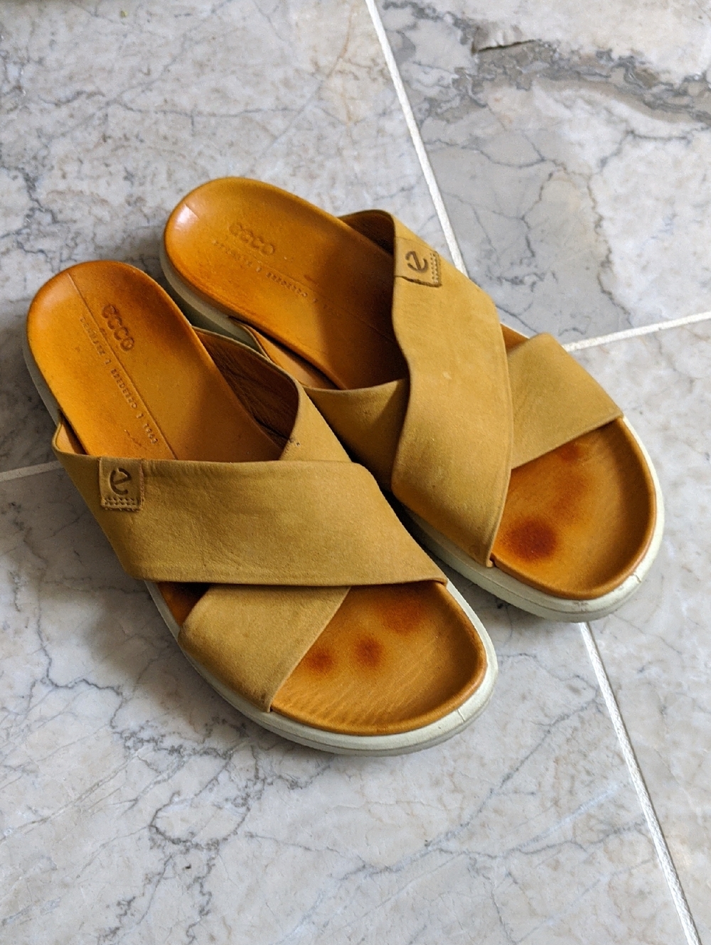 Ecco Suede Crossover Slide Sandals in Mustard Size 9